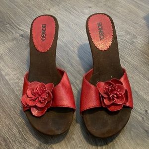Bongo red heels with flower